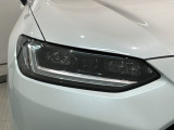LEDヘッドライトは、点灯の瞬間から最大光量を発揮し、突然暗くなるトンネルなどでの安定感を高めます。