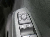 電動格納ミラー! スイッチひとつでミラーを畳めます。