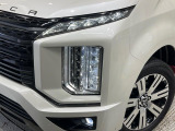 【LEDヘッドライト】悪天候や夜間走行時も良好な視界を確保し安心して運転できる高輝度LEDヘッドライトを装備!点灯速度が早く、消費電力も抑えられています。