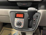 オートエアコン♪お好みの温度に設定するだけで車内を快適空間にしてくれますよ♪