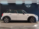 ご納車後も全国約200拠店のMINI正規ディーラーサービス工場にて保証対応いたします。お近くのMINI正規ディーラーをご案内の上、アフターメンテナンスをお受け頂けますので、安心してお乗りいただけます!!