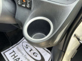 運転席・助手席の同じ位置にドリンクホルダーが付いています!取り出しやすい位置なのでとても便利です♪
