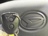 【キーレス】少し離れた場所からでもボタン一つでドアの開錠・施錠ができるのでとっても便利!ドアの鍵穴周りに傷をつけることもありません♪