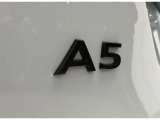 シャープなラインで昼間でも点けていたいと思うほど上品でオシャレです。夜間走行時はさらに目立ちます