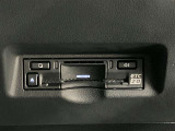 高速道路で便利な【ETC2.0】を装備しています。光ビーコン搭載で渋滞情報などナビゲーションと連動することで機能も充実いたします。他、観光施設に立ち寄るための高速料金割引サービス等もございます。