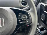 予め設定した速度で定速走行。先行車に近づいたら、システムが先行車との距離や速度差を測定し、自動的に加減速。適切な車間距離を維持しながら追従走行します。