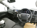 見通しのよいすっきりとした視界で、誰でも運転しやすいです。