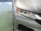 LEDヘッドライトは、点灯の瞬間から光量を発揮し、突然暗くなるトンネルなどでの安定感を高めます。