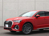 ●Audiが最初に採用したLEDポジショニングランプ。シャープなラインで昼間でも点けていたいと思うほど上品でオシャレです。夜間走行時はさらに目立ちます!