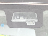 【スズキ セーフティサポート】走行中に前方の車両等を認識し、衝突しそうな時は警報とブレーキで衝突回避と被害軽減をアシスト。より安全にドライブをお楽しみいただけます。
