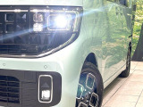 【LEDヘッドライト】悪天候や夜間走行時も良好な視界を確保し安心して運転できる高輝度LEDヘッドライトを装備!点灯速度が早く、消費電力も抑えられています。