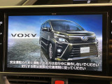 【大画面ナビ】人気の大型10インチナビを装備。存在感のある大画面はインパクト大!ナビ利用時のマップ表示は見やすく、テレビやDVDは臨場感がアップ!いつものドライブがグッと楽しくなります♪