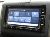 ナビゲーションは純正メモリーナビ(VXM-204VFi)を装着しております。AM、FM、CD、DVD再生、Bluetooth、音楽録音再生、フルセグTVがご使用いただけます。