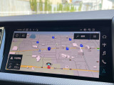 【スマートフォンインターフェース搭載】スマホと連動し地図や音楽の設定が可能。MMIナビゲーションでは、高解像度カラーディスプレイに、Bluetooth接続によるハンズフリー通話機能を搭載しております。