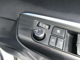 駐車時や狭い道でのすれ違い時に気を使うミラー。電動格納式ドアミラーはそんな時に便利です。