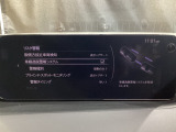 車線逸脱警報システムは、走行中にカメラで車線を検知して、自車が車線から逸脱する可能性があると判断した場合に、警報によりドライバーに通知します。