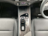 電動車用のシフトになります。操作はとても簡単で、すぐに慣れていただけます。