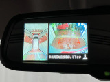 【全周囲モニター】 上から見下ろしたような映像が、運転の不安を軽くします。