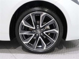 タイヤサイズは(225/40R18)で純正アルミホイールです。