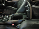 コンソールボックスは蓋をすれば肘置きとしてもお使いいただけます。