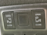 【両側パワースライドドア】スマートキーや運転席のスイッチで後席両側スライドドアの開閉が可能♪電動だから力を入れてドアを開ける必要が無く、小さなお子様でも簡単に開け閉めでき快適です♪