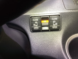 【両側パワースライドドア】です。リモコンや運転席のスイッチ操作で楽々自動開閉。