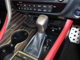 フロアシフトのオートマチックトランスミッションです。