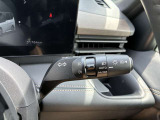 オートライト機能付きです♪またハイビームアシストで、先行車または対向車や周囲の明るさなどに応じ、自動的にハイビーム(上向き)とロービーム(下向き)を切り替えます♪