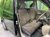 運転席シート廻りは使用感も少なく、良好な状態となっています。丁寧に使われていたことがよくわかりますね。