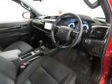 シンプルで使いやすいデザインの運転席です。