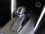 電動パーキングブレーキ・ブレーキホールドを装備してます。ホールド機能は信号待ちが多い一般道で疲労軽減になり、大好評です!