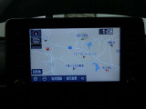 【ディスプレイオーディオ】・・・大型ディスプレイに各種オーディオ機能(AM/FMチューナー、Bluetooth対応)とスマートフォン連携機能を搭載。