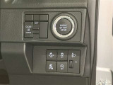 パワースライドドア付きだから、狭い駐車スペースなどでの 乗り降りラクラク!小さなお子さまのいるご家庭には嬉しい装備。