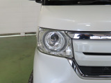 LEDヘッドライトは、点灯の瞬間から光量を発揮し、突然暗くなるトンネルなどでの安定感を高めます。