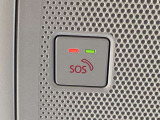 エアバッグ作動時や後突時、もしくは車内のSOSボタンを押した際に緊急通報オペレーターに連携し、救急・警察を手配します。更にオペレーターにも連携、お客様のご要望に応じてロードサービスの手配を行います。
