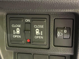 【両側パワースライドドア】スマートキーや運転席のスイッチで後席両側スライドドアの開閉が可能♪電動だから力を入れてドアを開ける必要が無く、小さなお子様でも簡単に開け閉めでき快適です♪