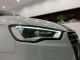 ・まるでガラス細工のようなヘッドライトのデザインです。車種によってデザインが様々ですので是非1度見比べてみてください。