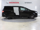 ハンドグリップ付両側電動パワースライドドアがついております。ご年配の方や小さいお子さんの乗り降りも楽々ですね。万が一ドアに手を挟んでしまっても、挟み込み防止機構が付いていて安心です!