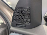 ピラー根元に組み込まれたBOSEサウンドシステムのスピーカー。臨場感のある高音質なサウンドで室内空間を演出します。