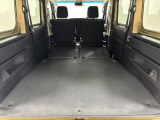 後部座席は水平格納式!フラットで広々した空間が誕生!レジャーや車中泊にも大活躍します♪