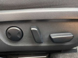 運転席は10Wayの電動シートになっています。ドライバーの体格に合わせたドライビングポジションを設定出来ます。また、2人分のポジションをメモリー出来るのでいつでも自分のポジションに戻せます♪