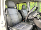 運転席シート廻りは使用感も少なく、良好な状態となっています。前オーナー様が丁寧に使っていたことがよくわかりますね。