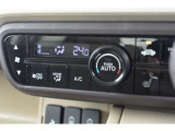 オートエアコンのお車ですので室内の温度をスムーズに調整してくれます♪