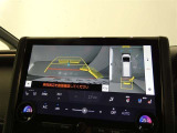パノラミックビューモニター付きです。車両を上から見たような映像を画面に表示。運転席からの目視だけでは見にくい、車両周辺の状況をリアルタイムでしっかり確認できます。