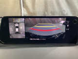 360度モニターは、4つのカメラによる前後左右・俯瞰映像でドライバーからは見えない領域の危険認知をサポート!全周囲の死角を減らし、狭い駐車場や幅寄せ、T字路の進入などの運転の安心感を高めます!