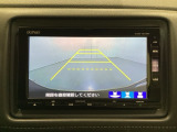 バックでの車庫入れも安心です! リアカメラが付いているバックモニター付のナビを装備しております。操作線もついており距離感も画面から確認できます。