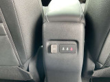 センターアームレスト後ろ側にはUSB,,Aが装備されてます。