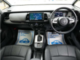 運転にかかわる様々な操作を安全に行えるように視点移動が少なく、操作性に配慮されたスイッチ類が凝縮されたコクピットです。