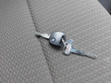 キーレス付です!あると便利な装備ですよね☆カギを出さなくてもドアの開け閉めをすることが出来ます♪