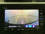 バックでの車庫入れも安心です!リアカメラが付いているバックモニター付のナビを装備しております。操作線もついており距離感も画面から確認できます。